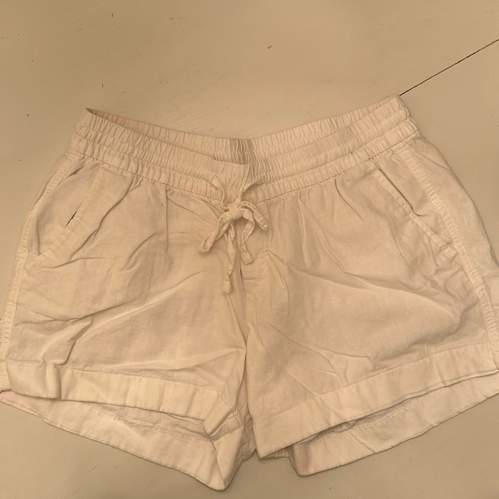 White linen shorts. In good condition. Size medium.